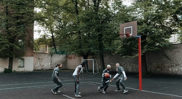 Quelle surface pour un terrain de basketball conforme aux normes
